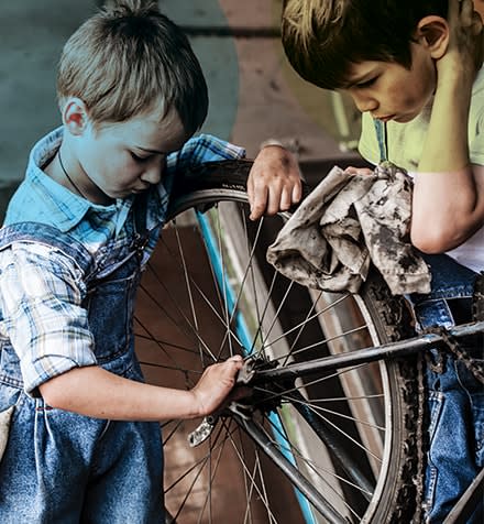 Niños con bicicleta