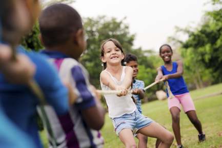 Niños jugando juegos 