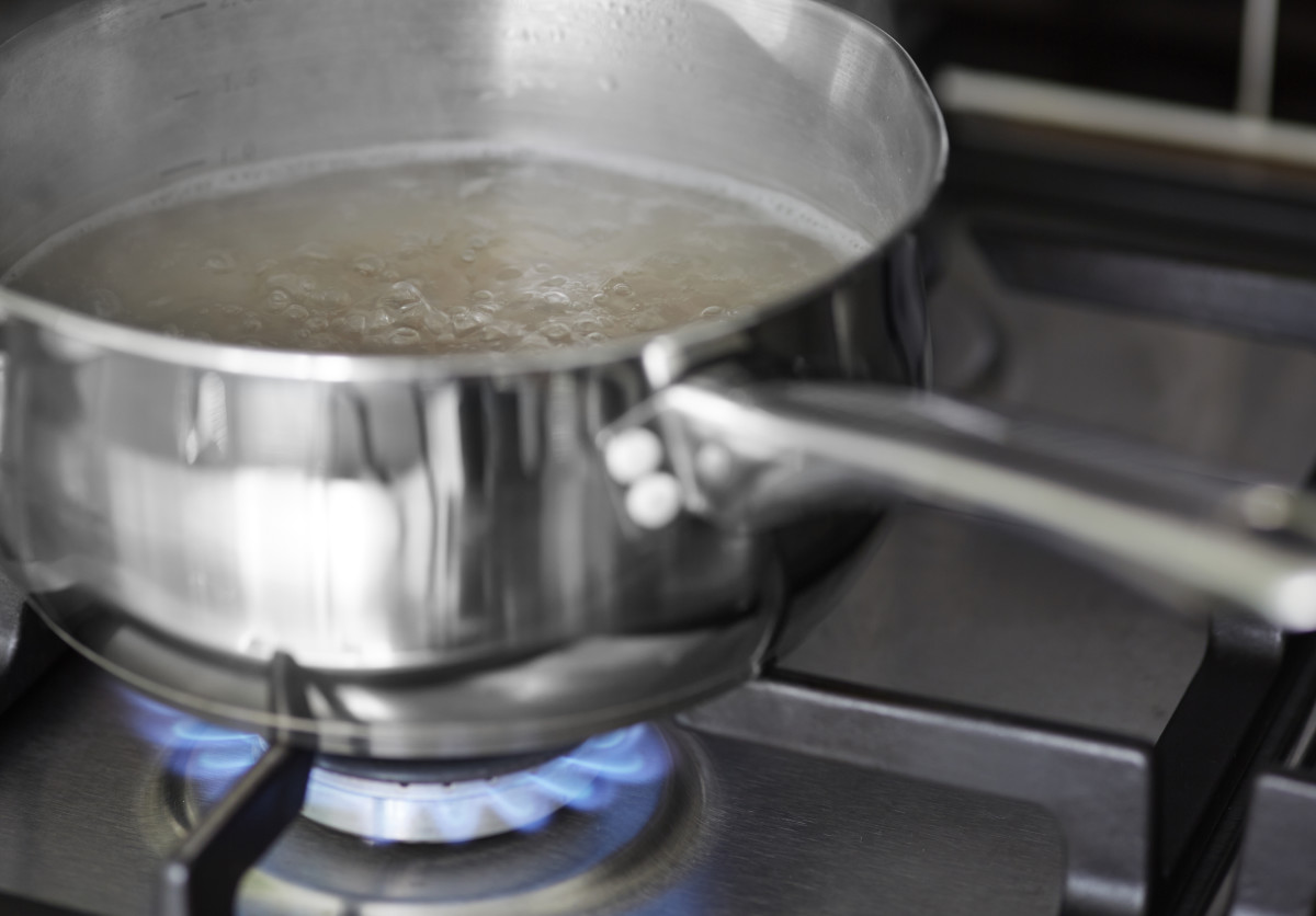 Olla con agua caliente